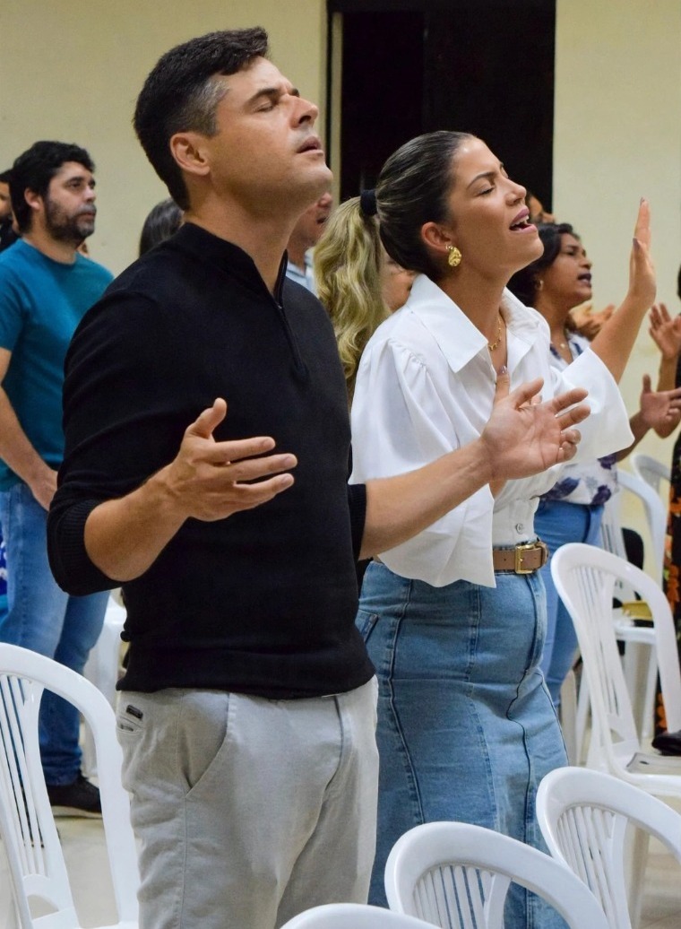 Rener Leal em oração